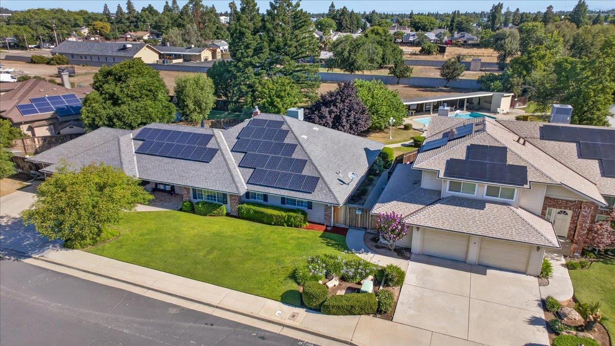 321 W Paul Ave, Clovis, CA 93612