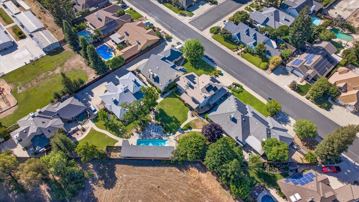 321 W Paul Ave, Clovis, CA 93612