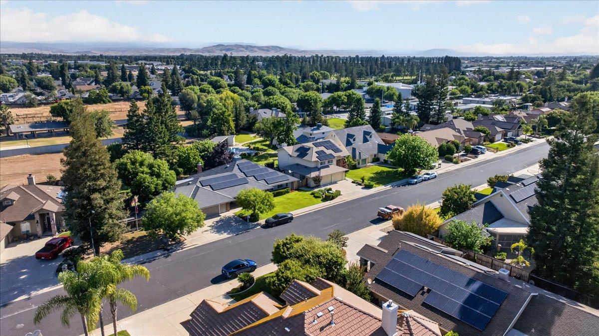 321 W Paul Ave, Clovis, CA 93612