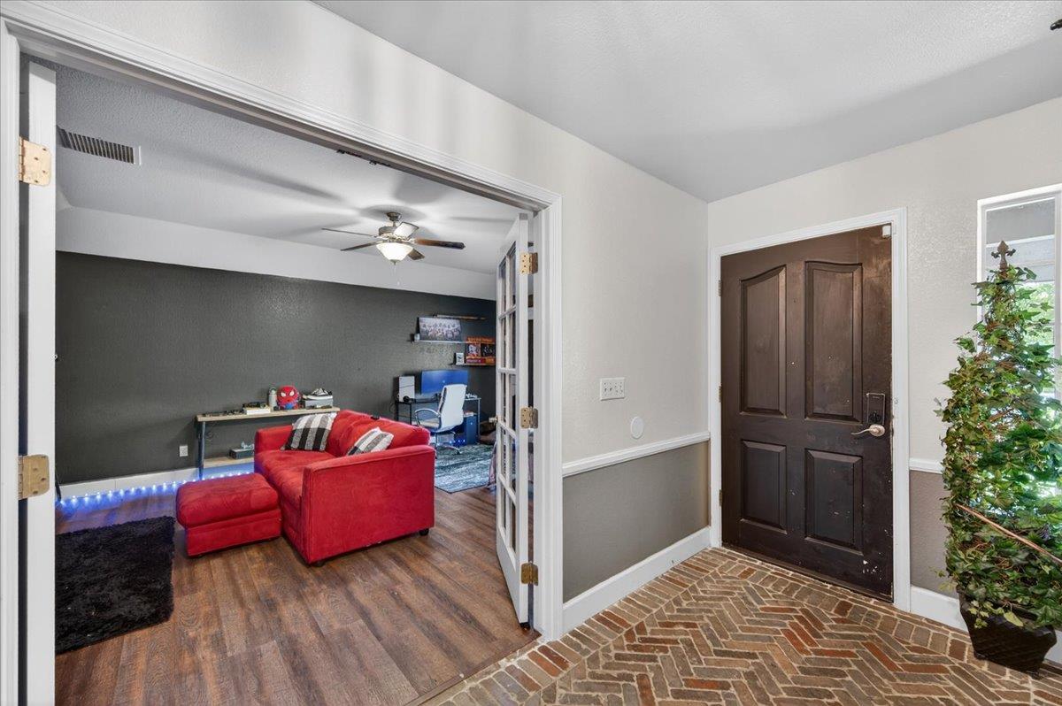 321 W Paul Ave, Clovis, CA 93612