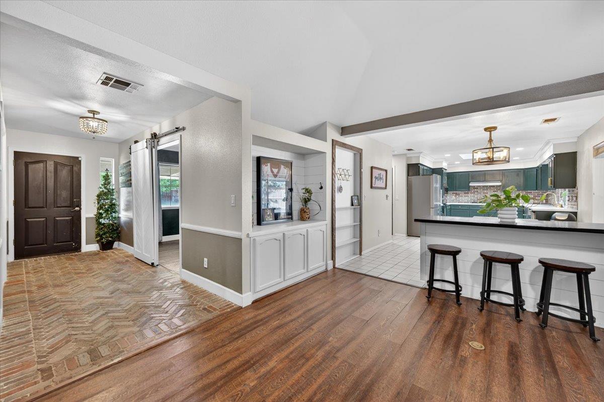 321 W Paul Ave, Clovis, CA 93612