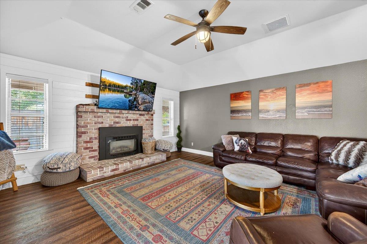 321 W Paul Ave, Clovis, CA 93612