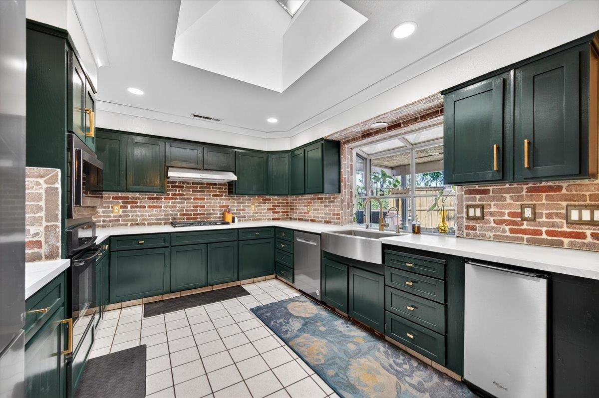 321 W Paul Ave, Clovis, CA 93612