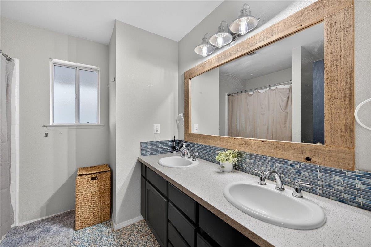 321 W Paul Ave, Clovis, CA 93612