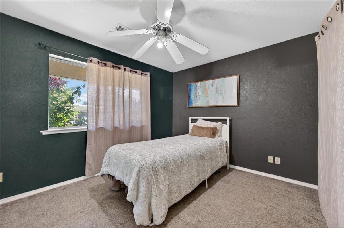 321 W Paul Ave, Clovis, CA 93612
