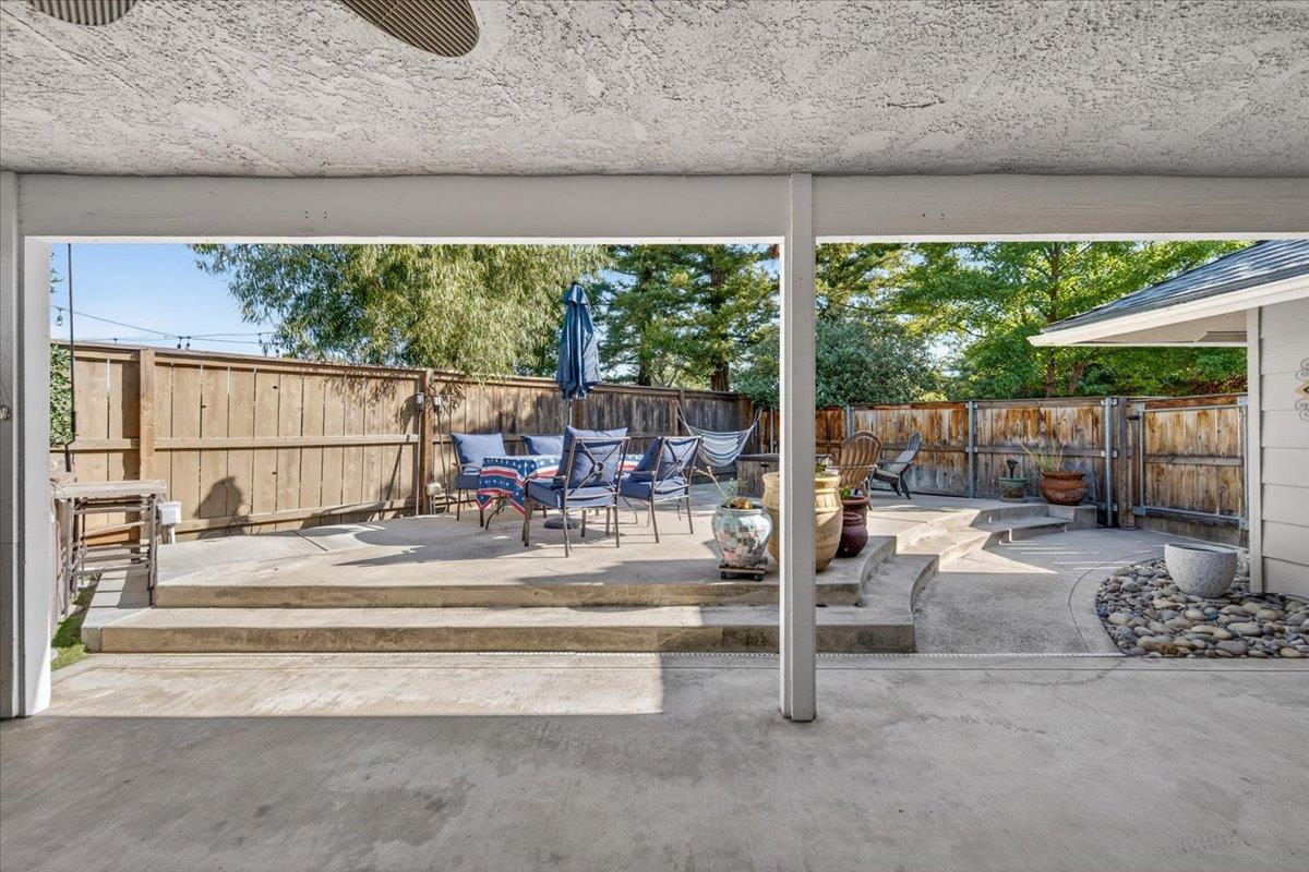 321 W Paul Ave, Clovis, CA 93612