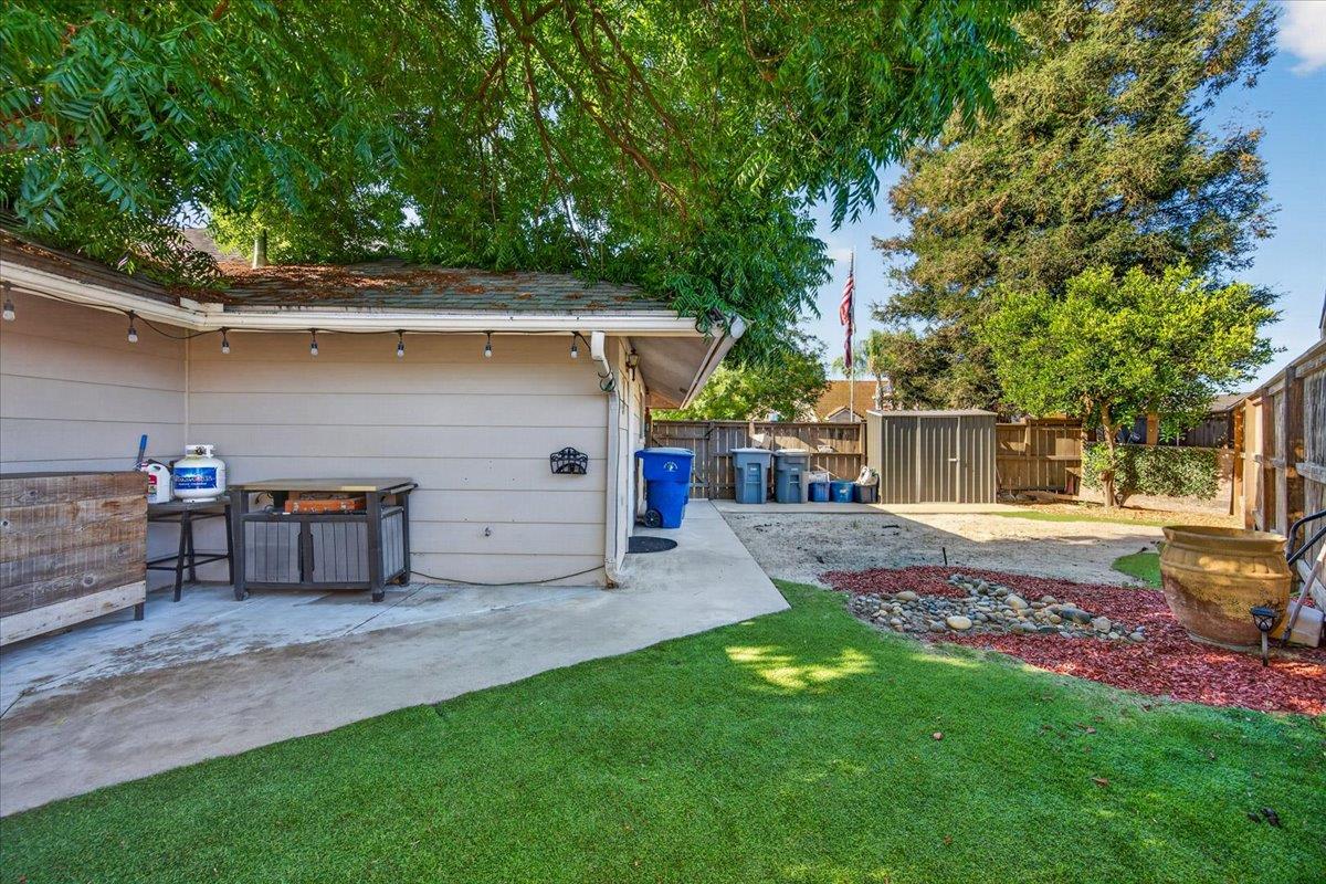 321 W Paul Ave, Clovis, CA 93612