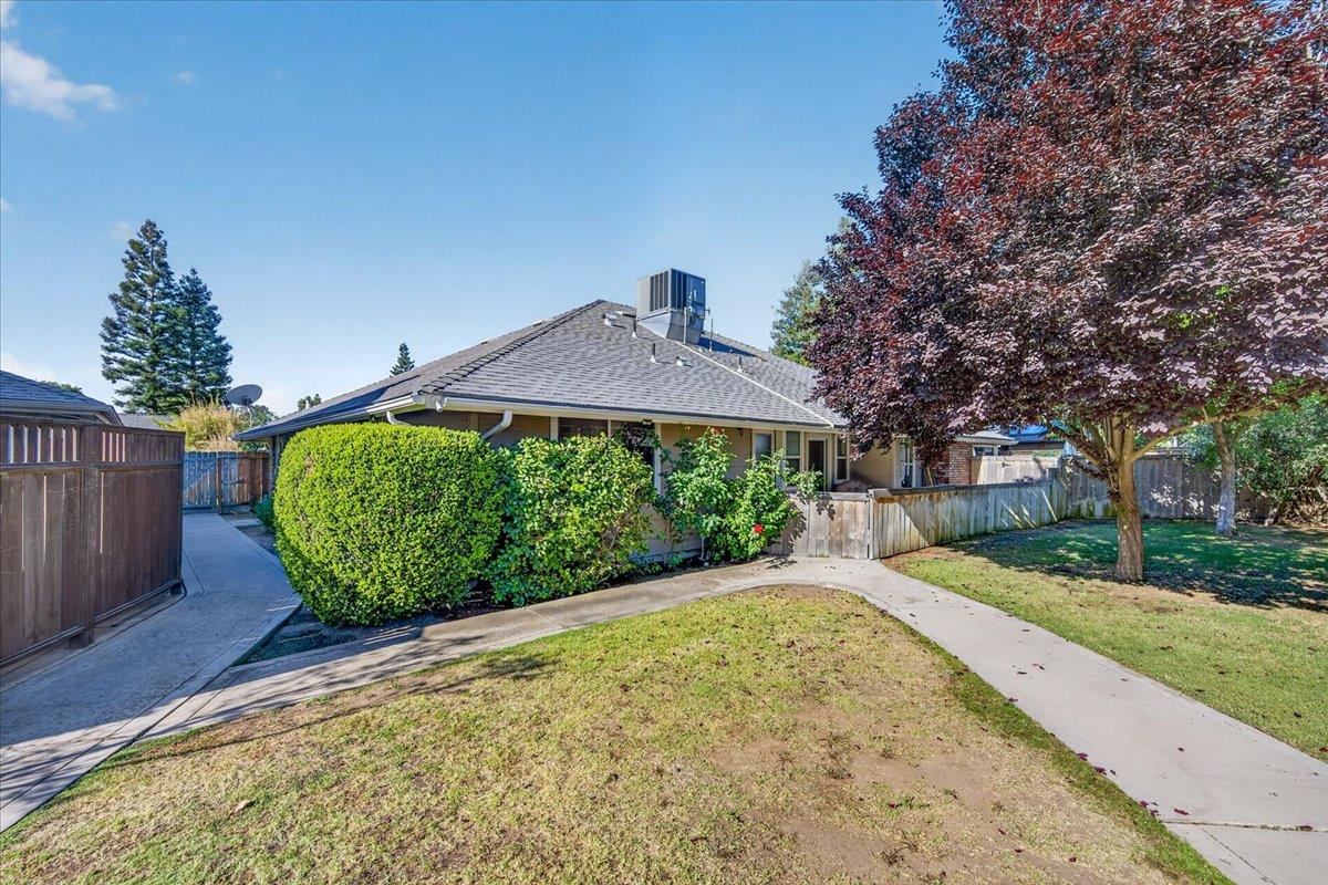 321 W Paul Ave, Clovis, CA 93612
