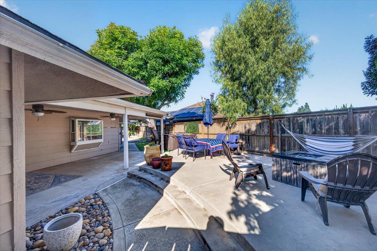 321 W Paul Ave, Clovis, CA 93612