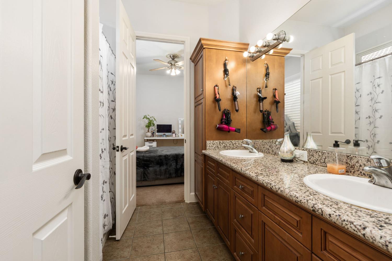 3112 Everglade Ave, Clovis, CA 93619
