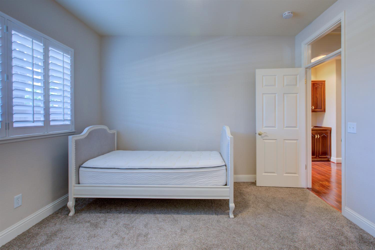 591 Bobolink Ct, Merced, CA 95340