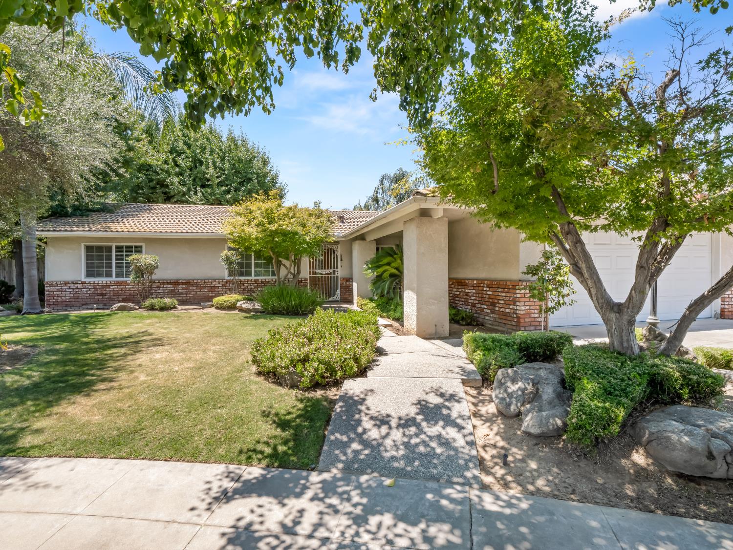 323 N Villa Ave, Fresno, CA 93727