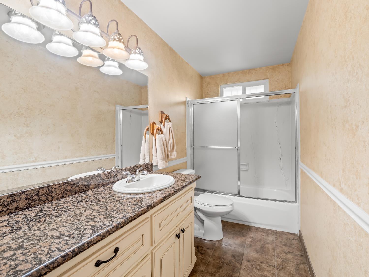 323 N Villa Ave, Fresno, CA 93727