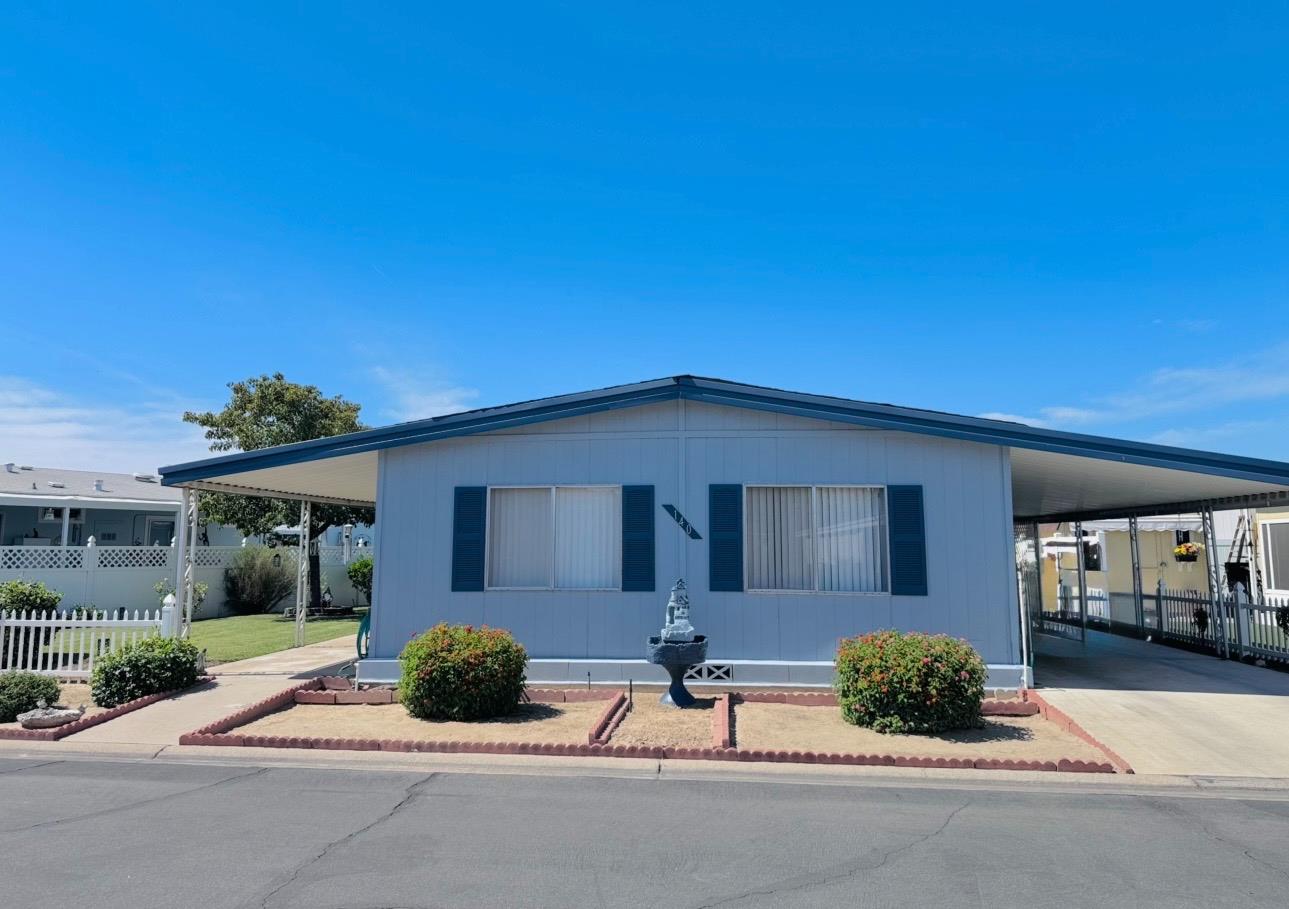 1701 Dinuba Ave #140, Selma, CA 93662