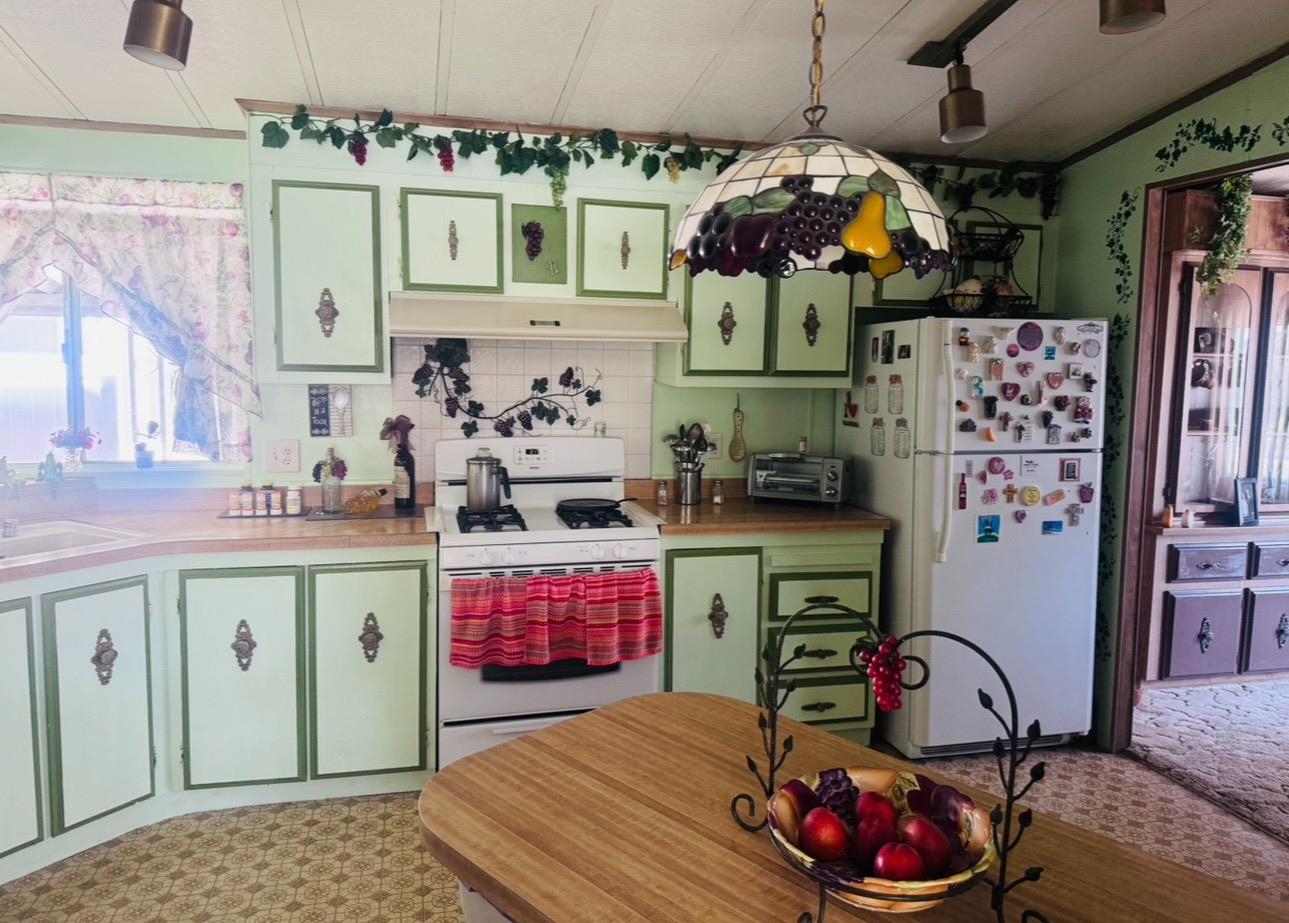1701 Dinuba Ave #140, Selma, CA 93662