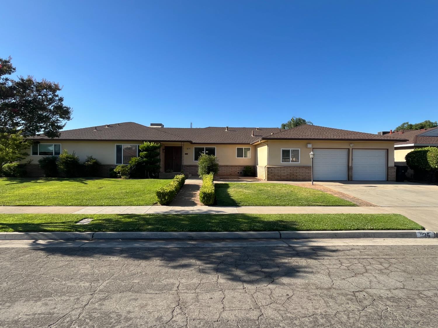 1126 E Paul Ave, Fresno, CA 93710