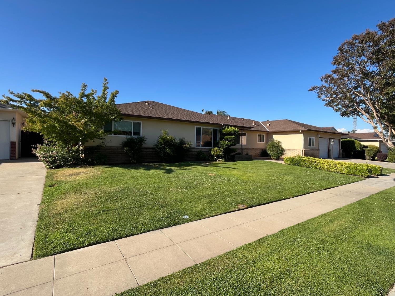 1126 E Paul Ave, Fresno, CA 93710