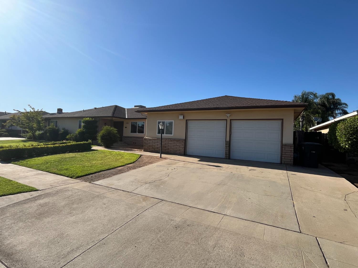 1126 E Paul Ave, Fresno, CA 93710