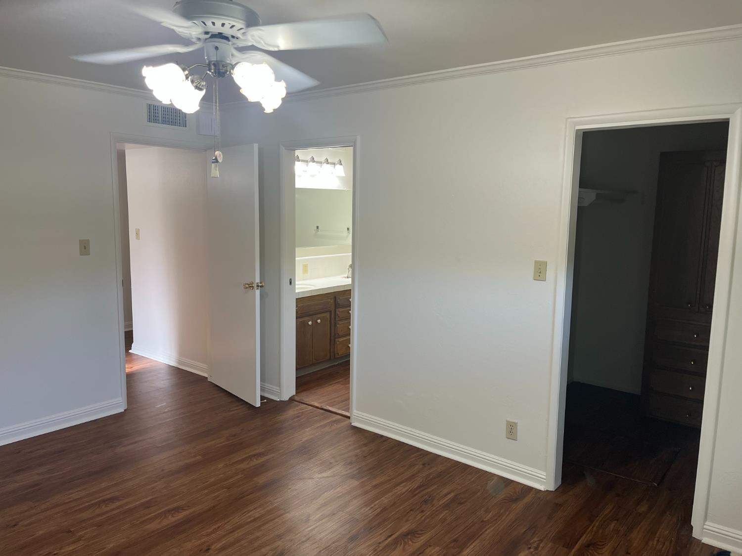 1126 E Paul Ave, Fresno, CA 93710