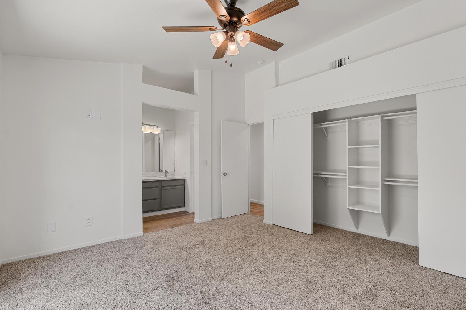 2723 Mitchell Ave, Clovis, CA 93611