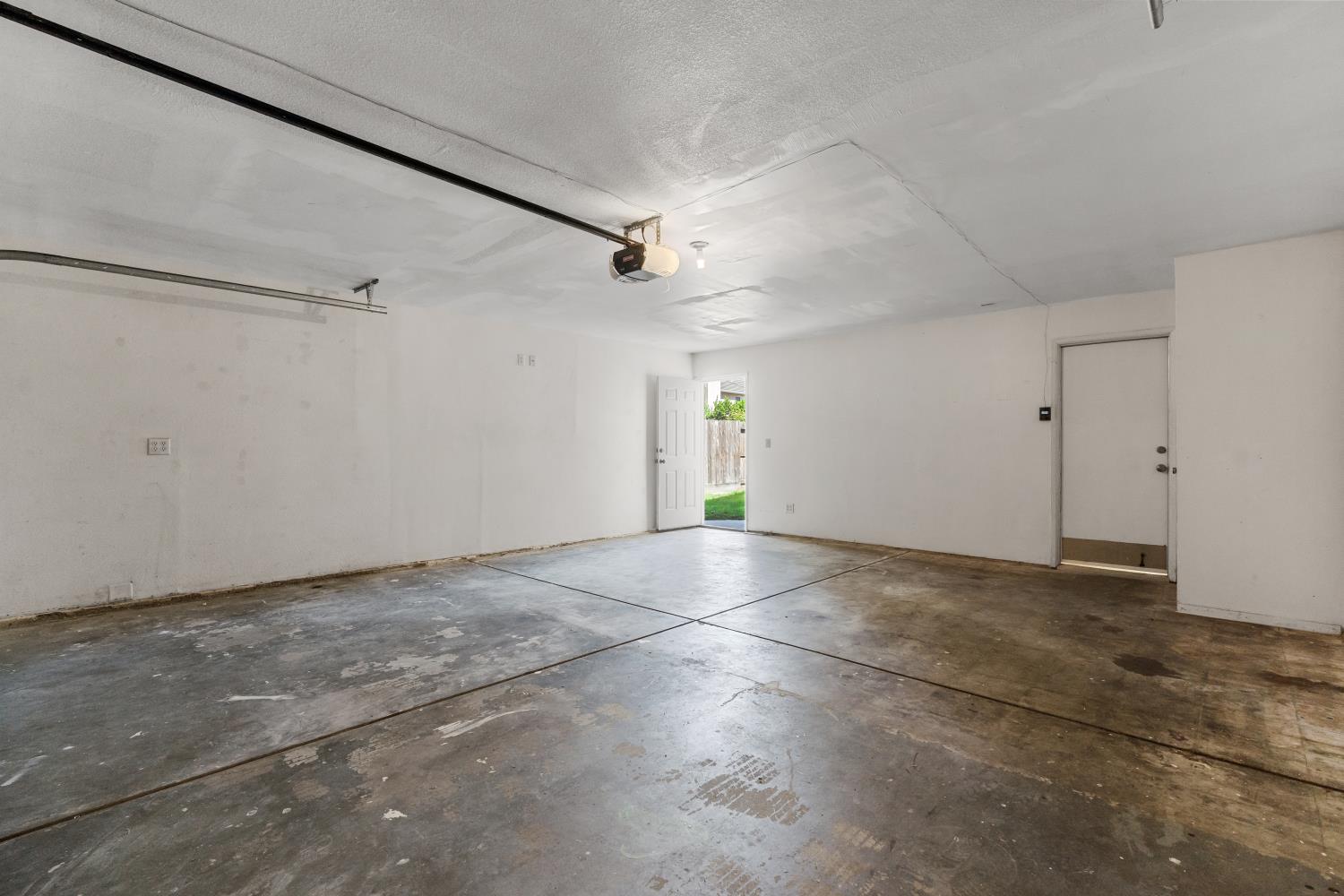 2723 Mitchell Ave, Clovis, CA 93611