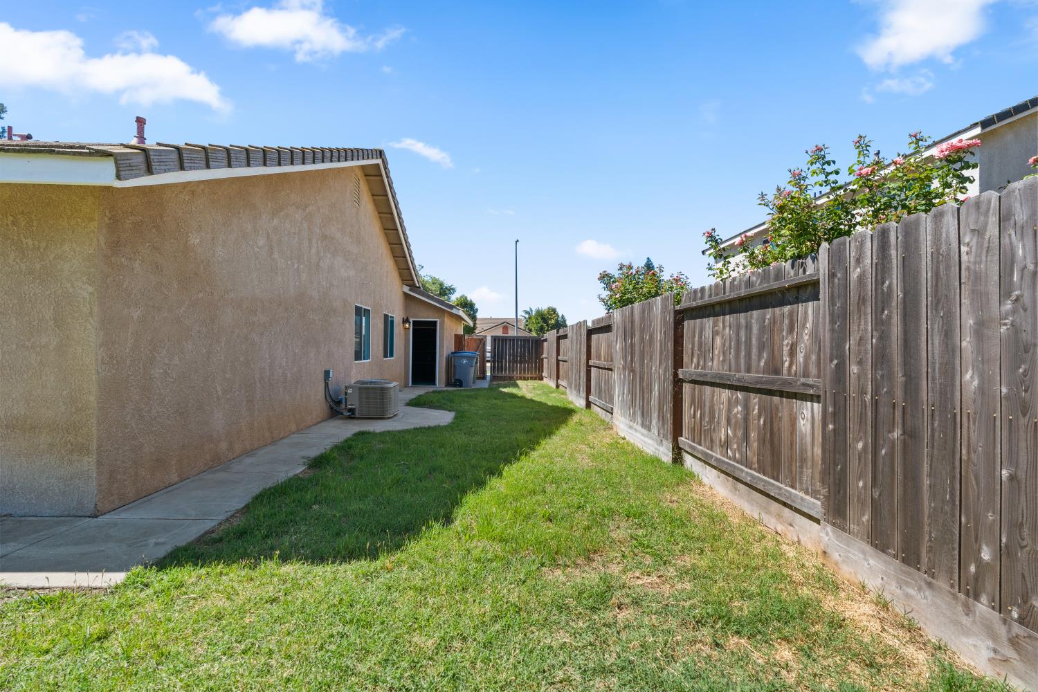 2723 Mitchell Ave, Clovis, CA 93611