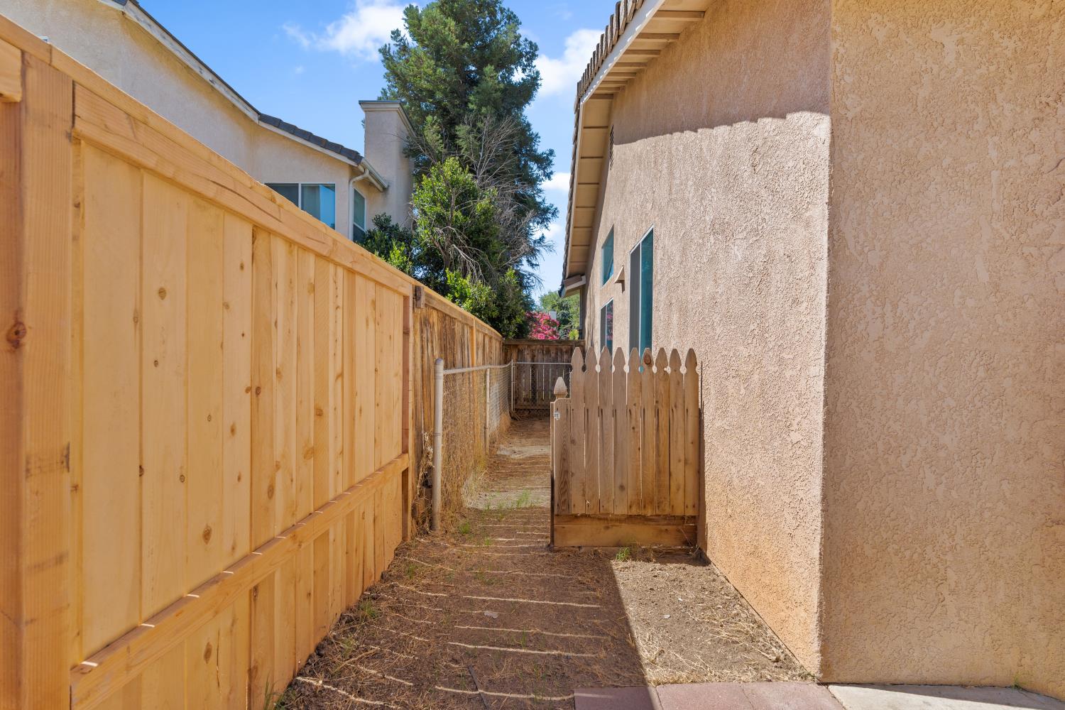 2723 Mitchell Ave, Clovis, CA 93611