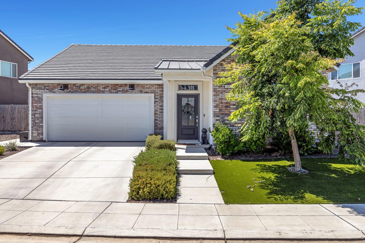 854 Blue Oak Ln W, Madera, CA 93636