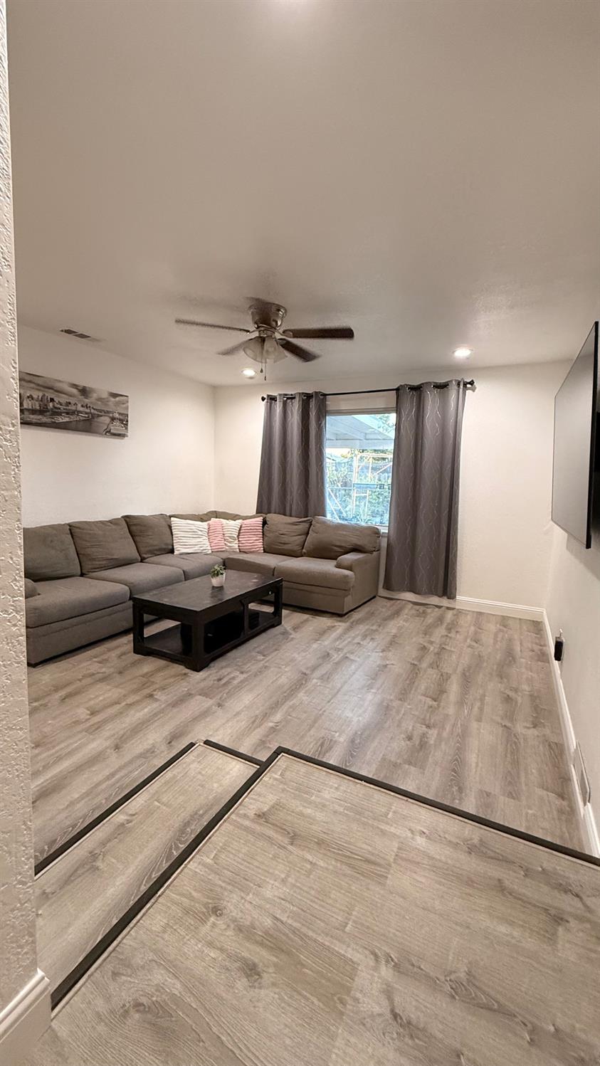 4842 E San Gabriel Ave, Fresno, CA 93726