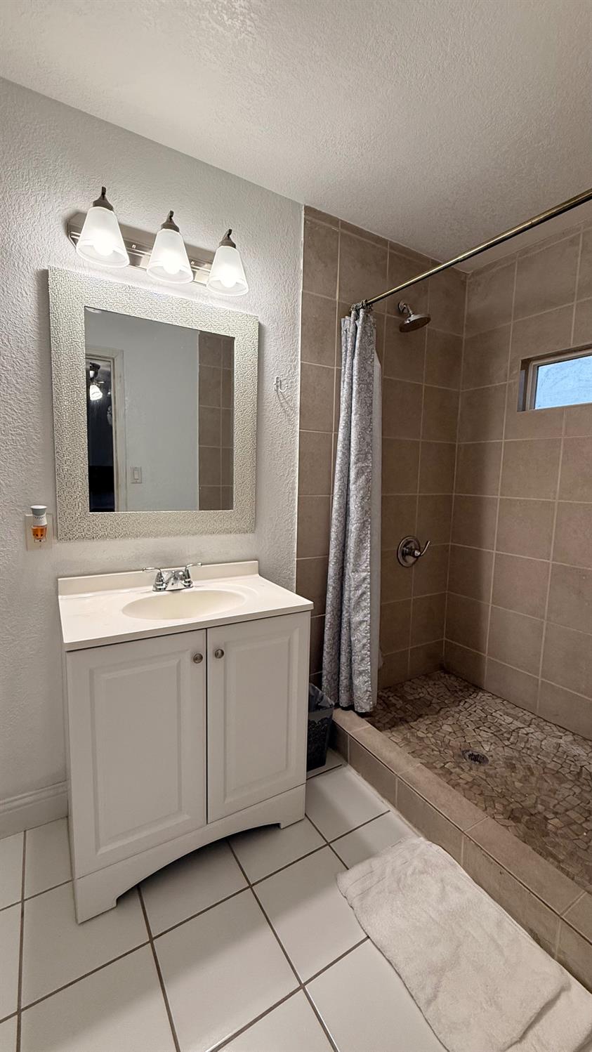 4842 E San Gabriel Ave, Fresno, CA 93726