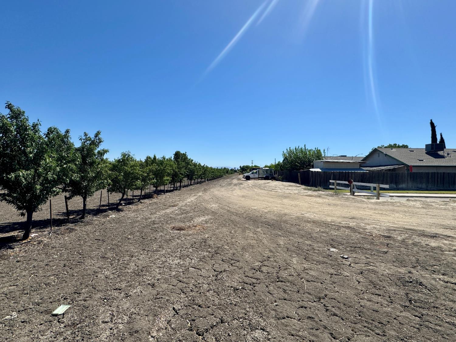 1 Placer Ave, San Joaquin, CA 93660
