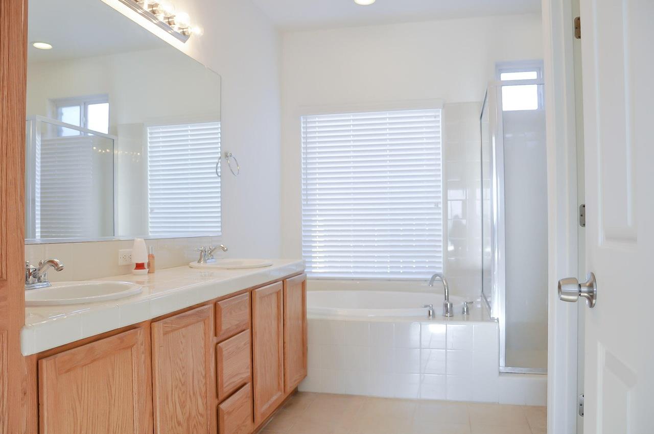 2454 kelty meadow ave, Tulare, CA 93274