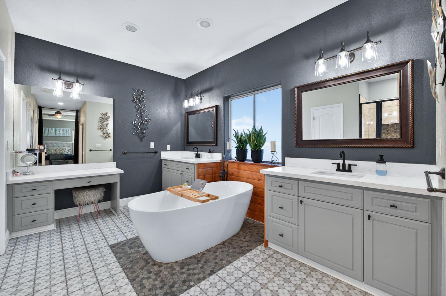 2112 Austin Ave, Clovis, CA 93611