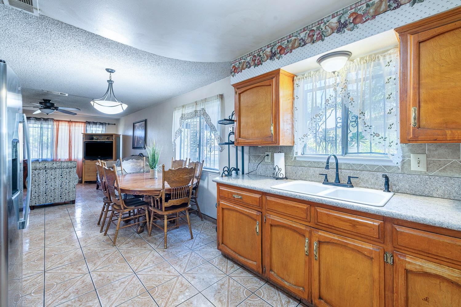 222 E Central Ave, Madera, CA 93638
