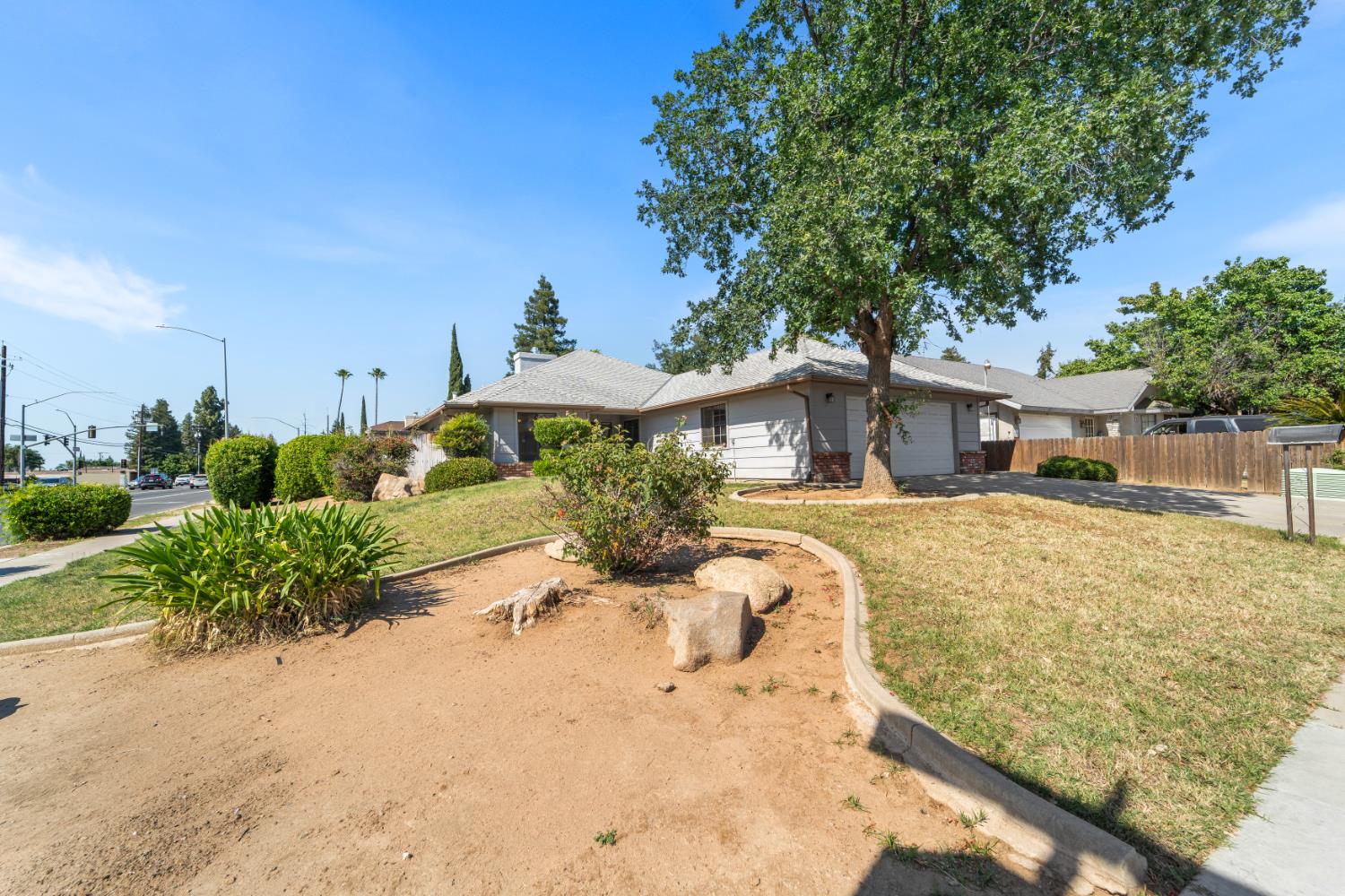 1407 Purvis Ave, Clovis, CA 93611