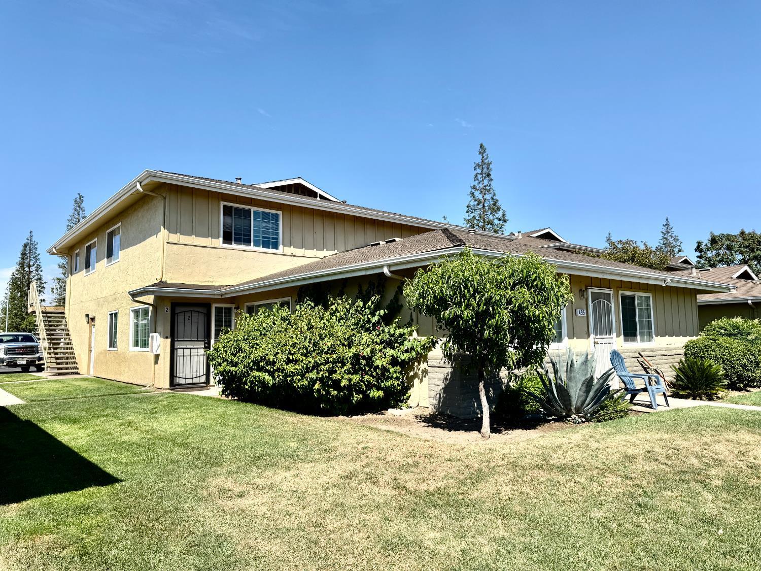 495 W Santa Ana Ave #4, Clovis, CA 93612