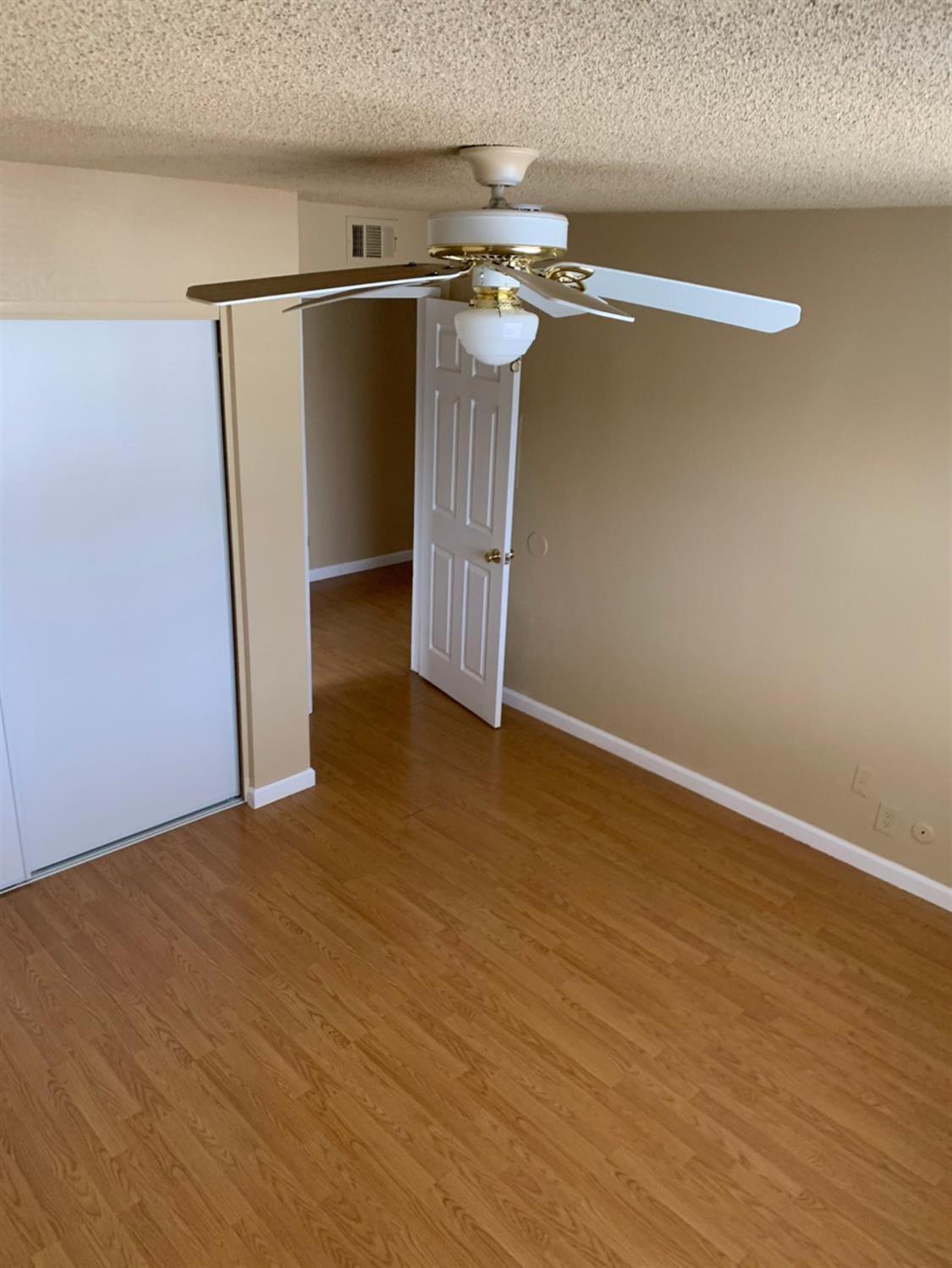 495 W Santa Ana Ave #4, Clovis, CA 93612
