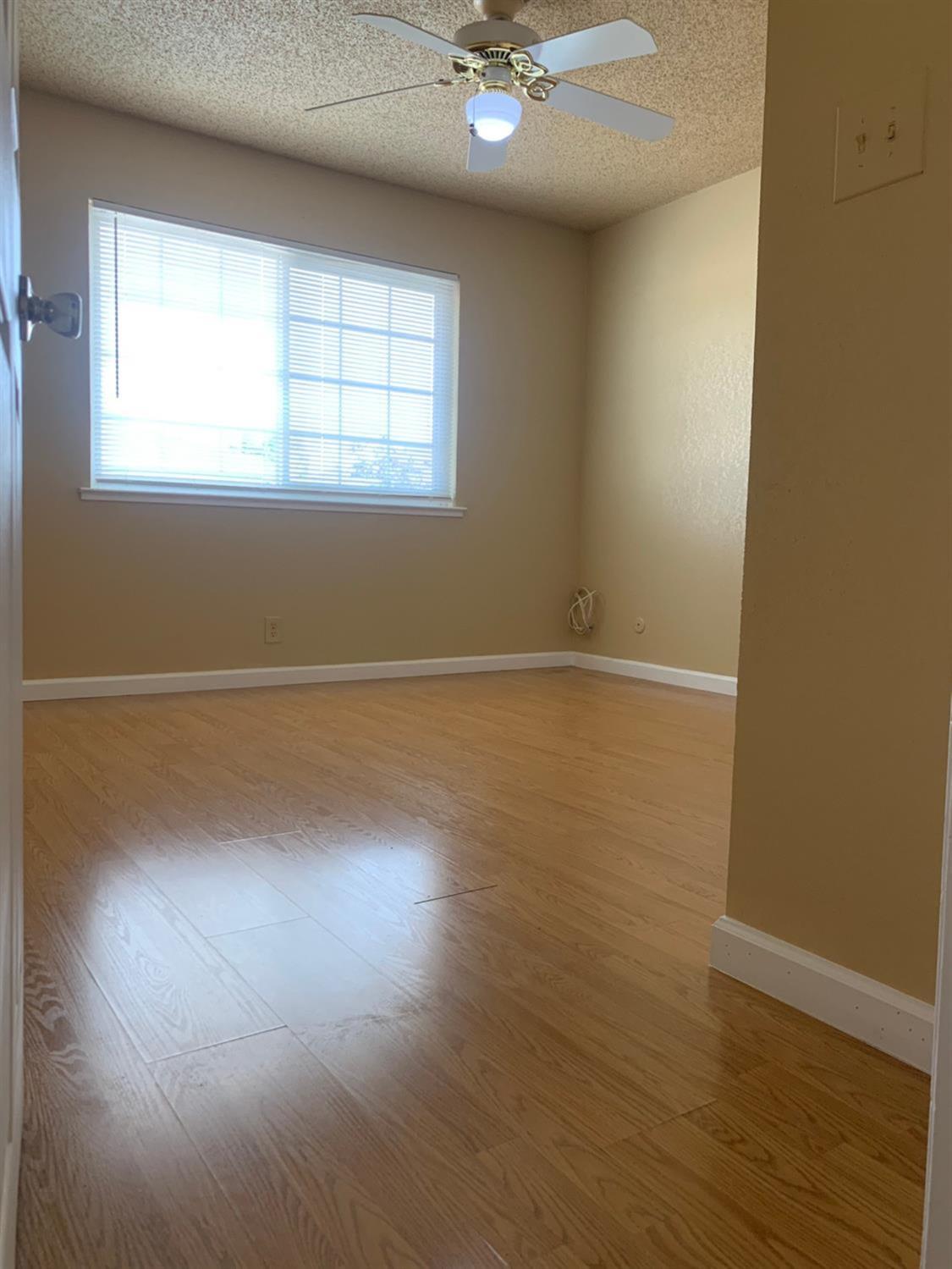 495 W Santa Ana Ave #4, Clovis, CA 93612