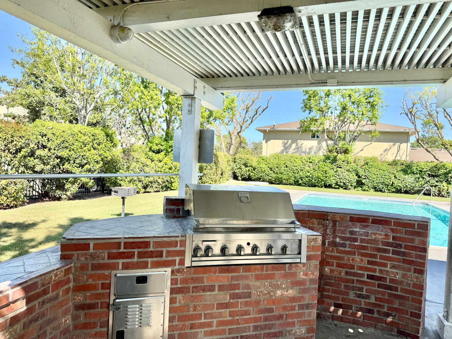 495 W Santa Ana Ave #4, Clovis, CA 93612
