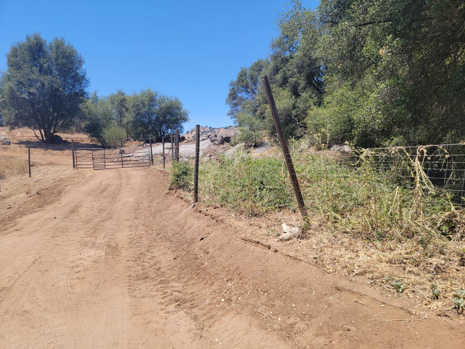 533 Lot Mound Ln, Yokuts Valley, CA 93675