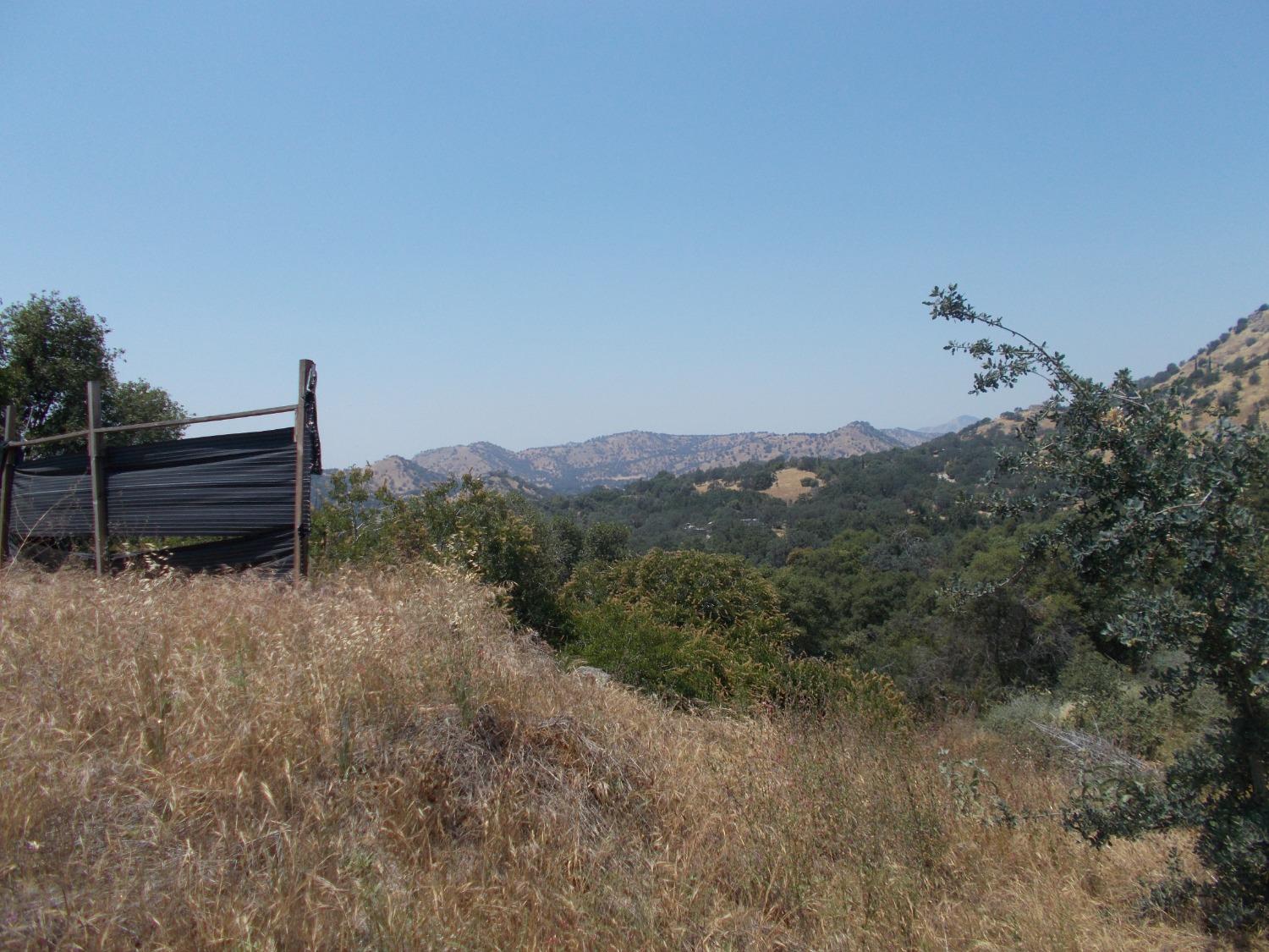 533 Lot Mound Ln, Yokuts Valley, CA 93675