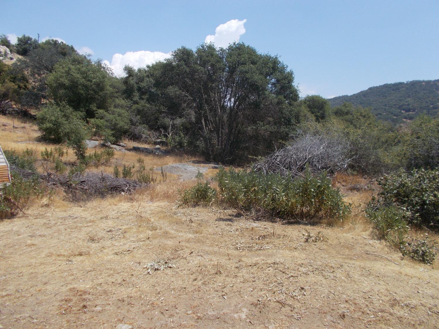 533 Lot Mound Ln, Yokuts Valley, CA 93675