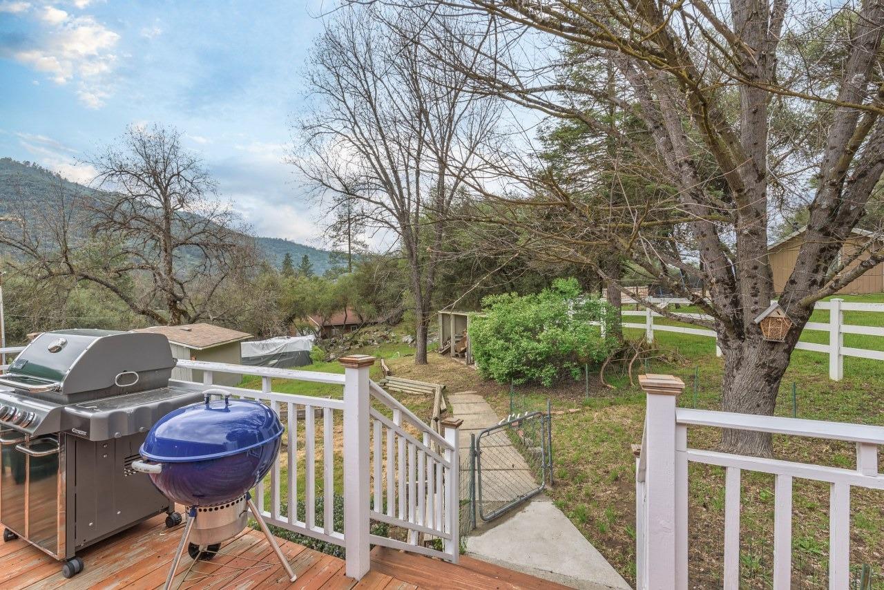 45221 Big Oak Ln, Oakhurst, CA 93644