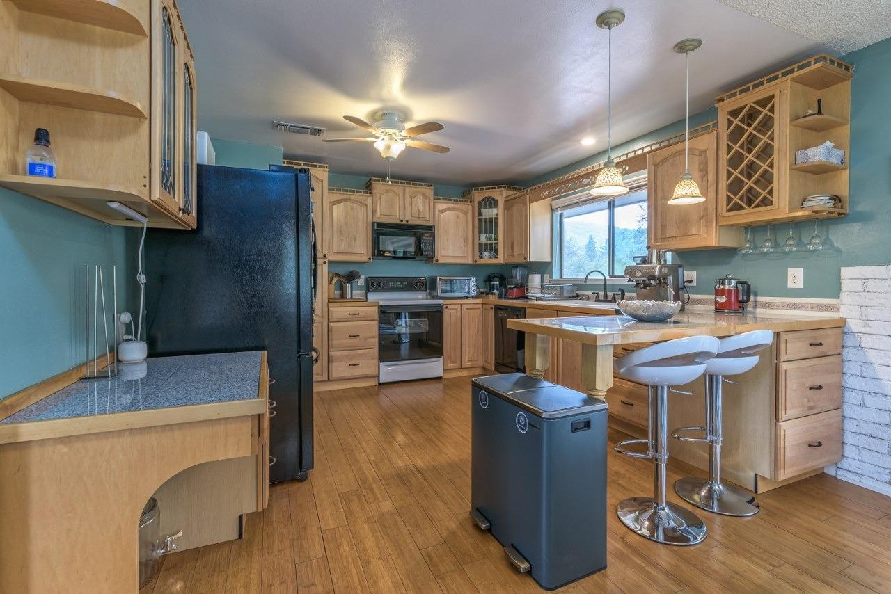 45221 Big Oak Ln, Oakhurst, CA 93644