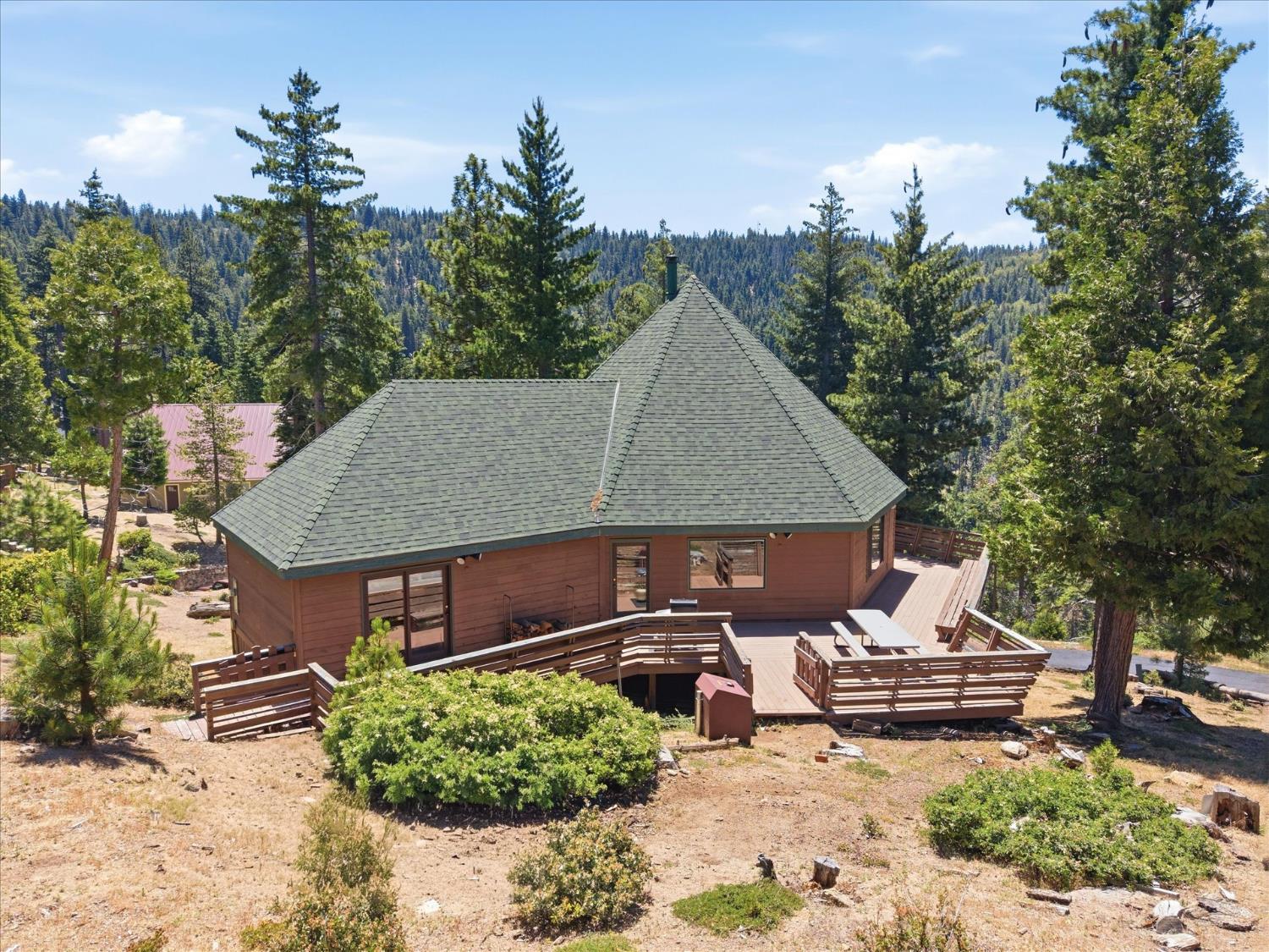 7273 Yosemite Park Way, Yosemite West, CA 95389