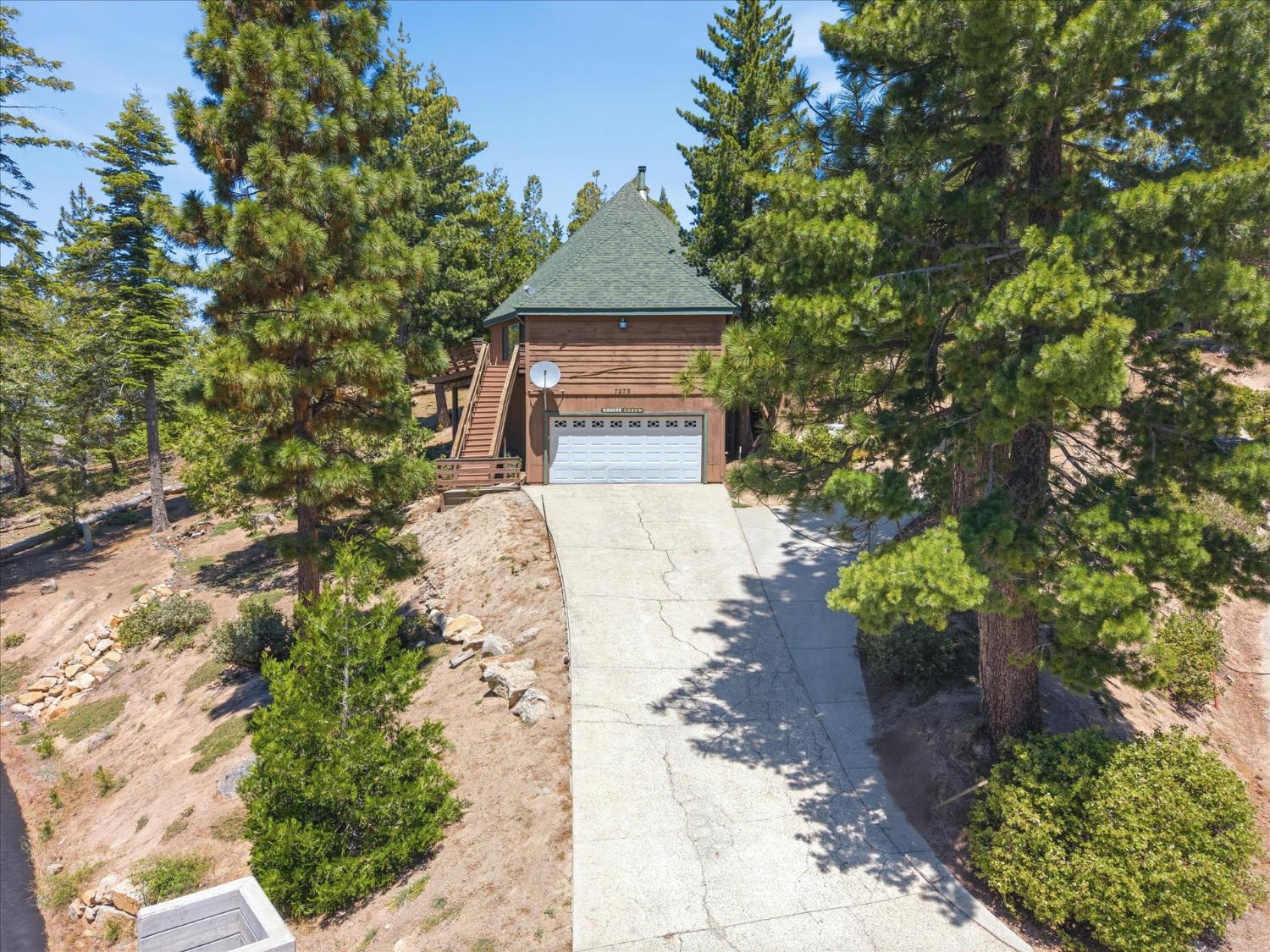7273 Yosemite Park Way, Yosemite West, CA 95389