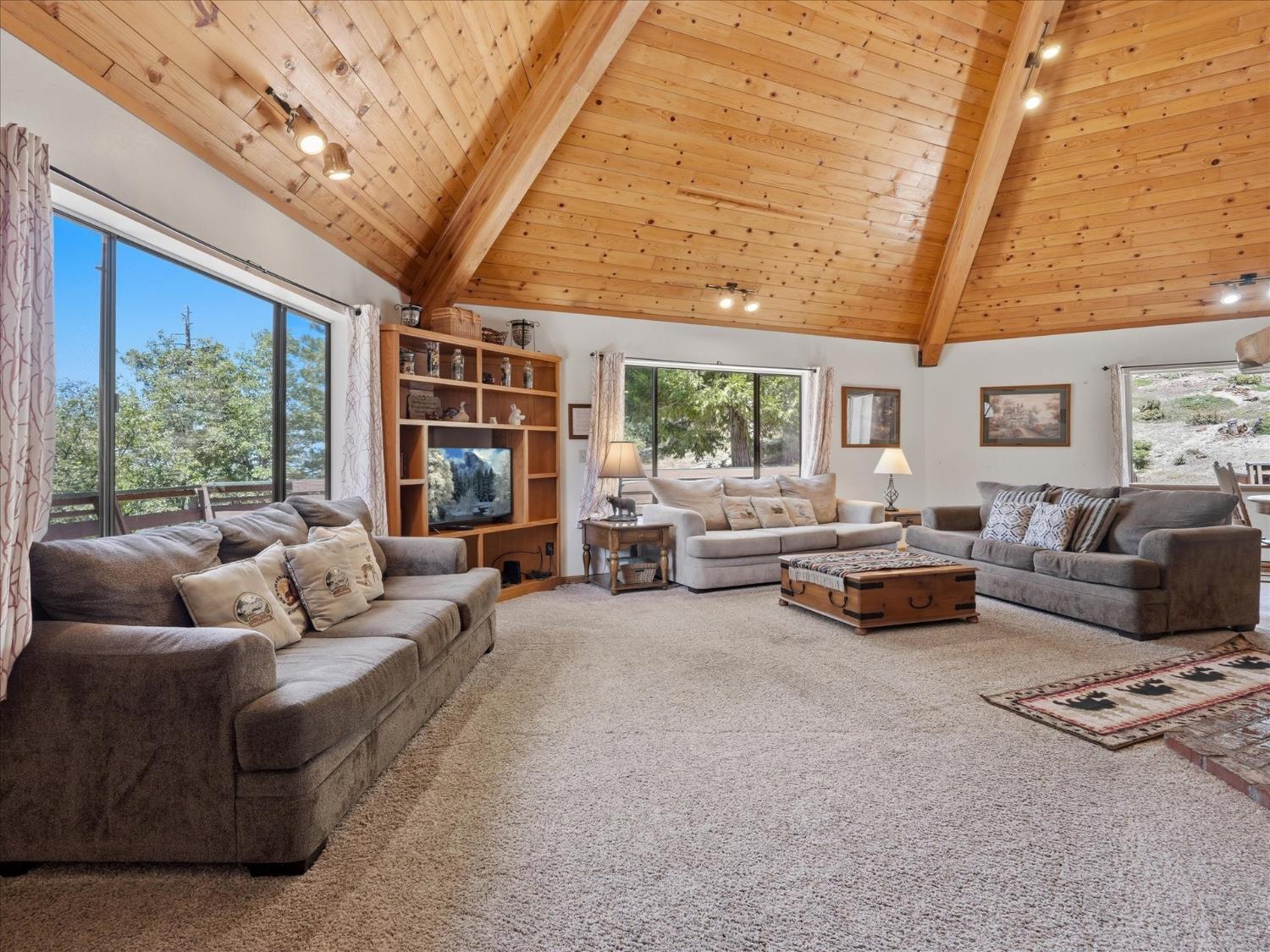 7273 Yosemite Park Way, Yosemite West, CA 95389