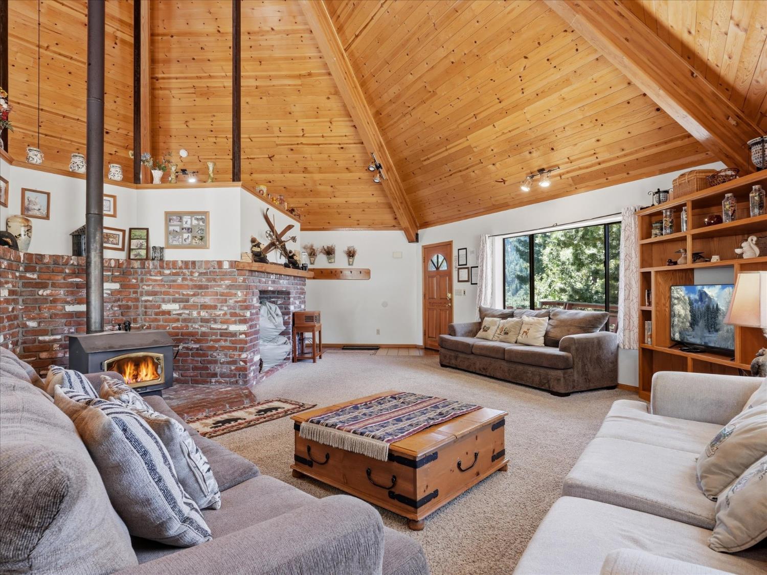 7273 Yosemite Park Way, Yosemite West, CA 95389