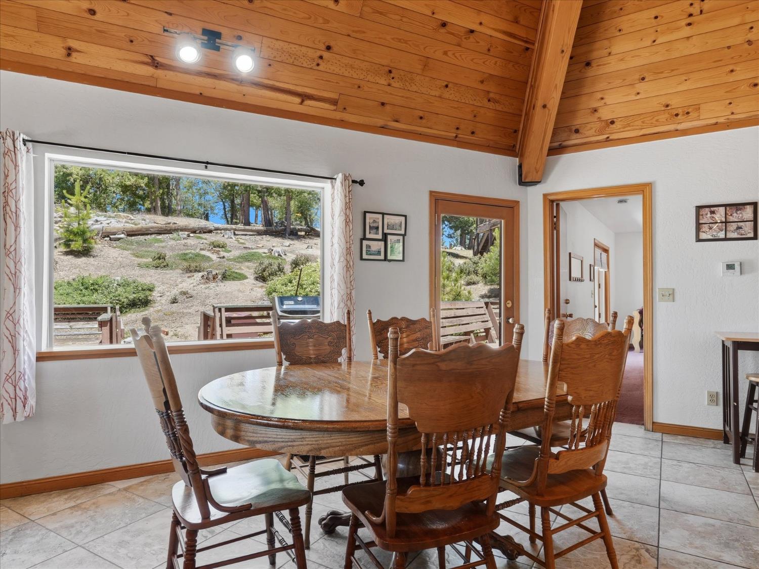 7273 Yosemite Park Way, Yosemite West, CA 95389