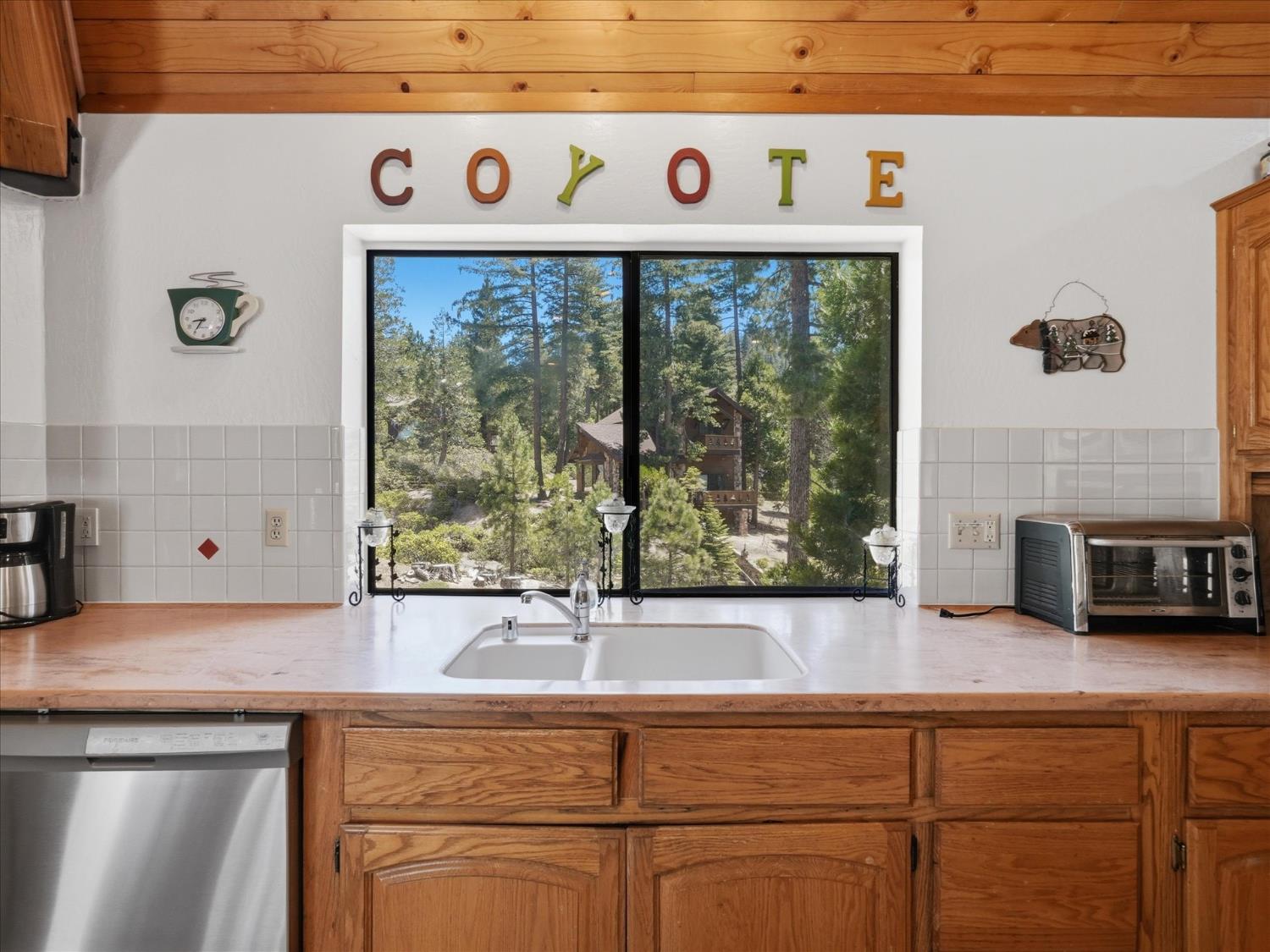 7273 Yosemite Park Way, Yosemite West, CA 95389